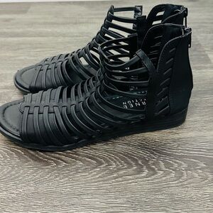 Journee Collection Black Gladiator Sandals size 8 1/2